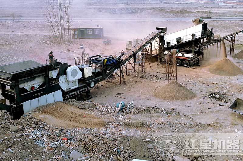 移動建筑垃圾粉碎生產線現場