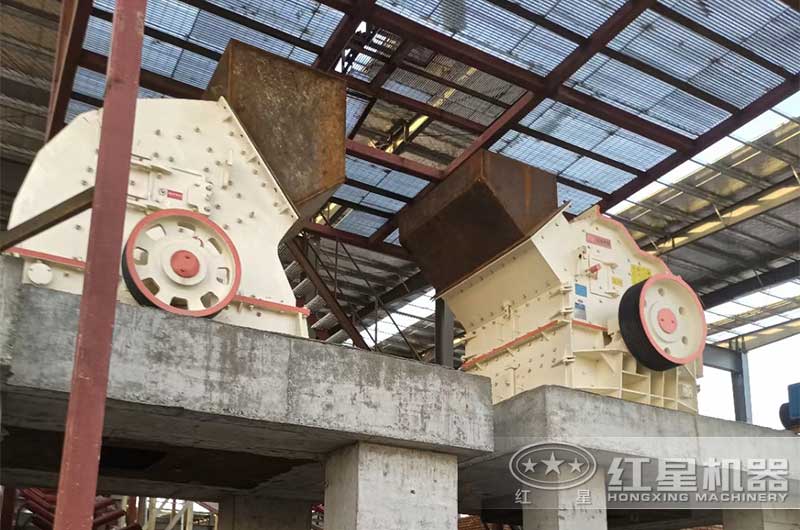 破碎機處理建筑垃圾現場