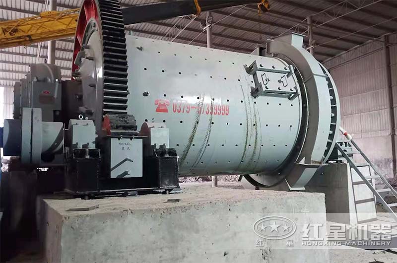 云南間歇式球磨機加工磷石膏現場實拍