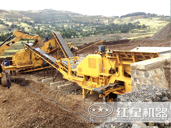 福建建筑垃圾破碎生產(chǎn)線正在安裝中
