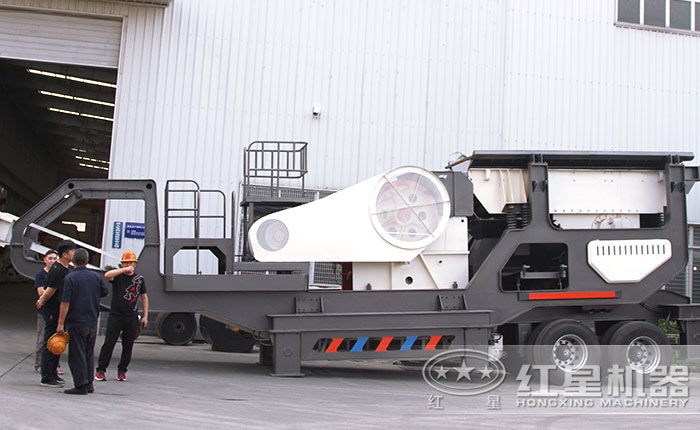 客戶到場參觀考察移動破碎機