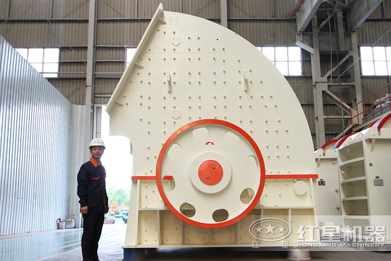 大型重錘式破碎機(jī) 大型重錘式破碎機(jī)