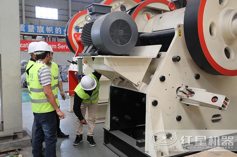 大型顎式軋石機(jī)
