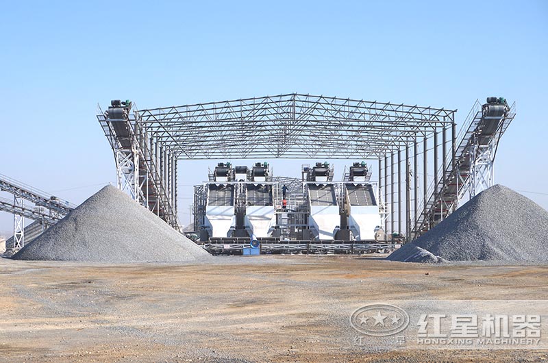 大型礦石破碎生產線現場