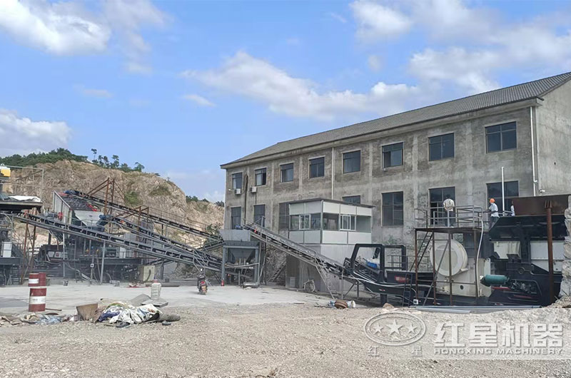 移動顎式破碎機現場
