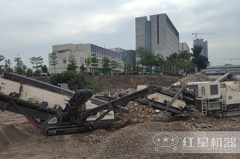 移動(dòng)破碎站建筑垃圾破碎現(xiàn)場