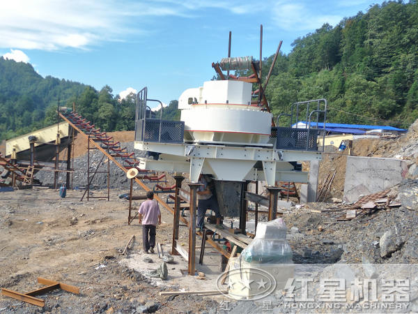 砂石破碎機_打石機現(xiàn)場作業(yè)圖