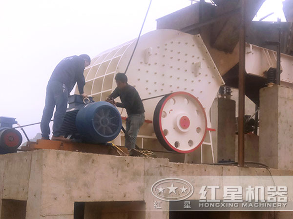 破碎機現場作業圖