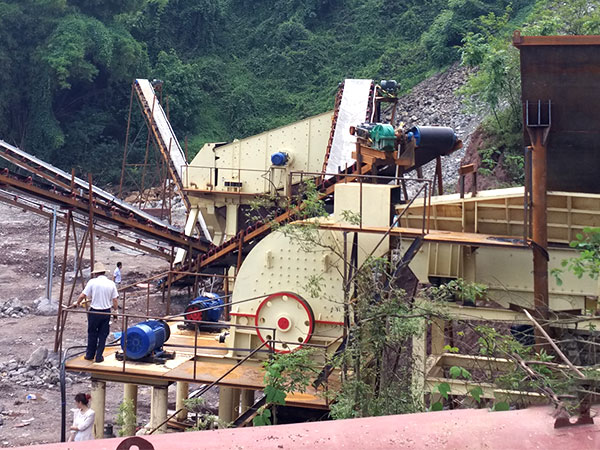 錘破現場作業圖