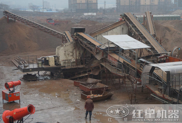 輪胎反擊式破碎機(jī)粉碎建渣