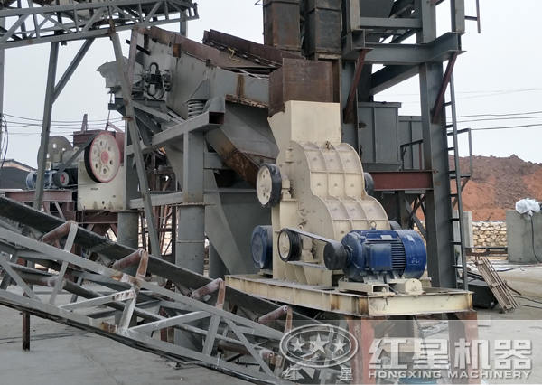 雙級粉碎機施工作業現場