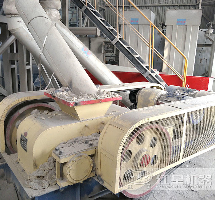 對輥式破碎機碎沙作業現場 對輥式破碎機碎沙作業現場