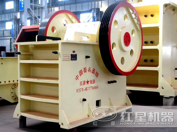 碎石機械：顎式破碎機